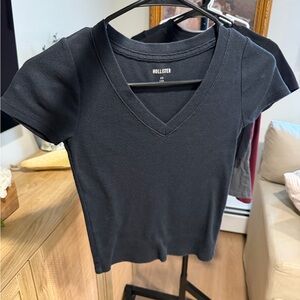 Hollister Women's Black V-Neck Crop Top (5 for $25)
